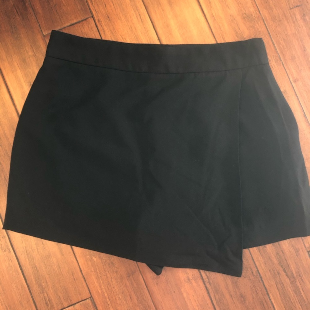 Forever 21 Black Skort L